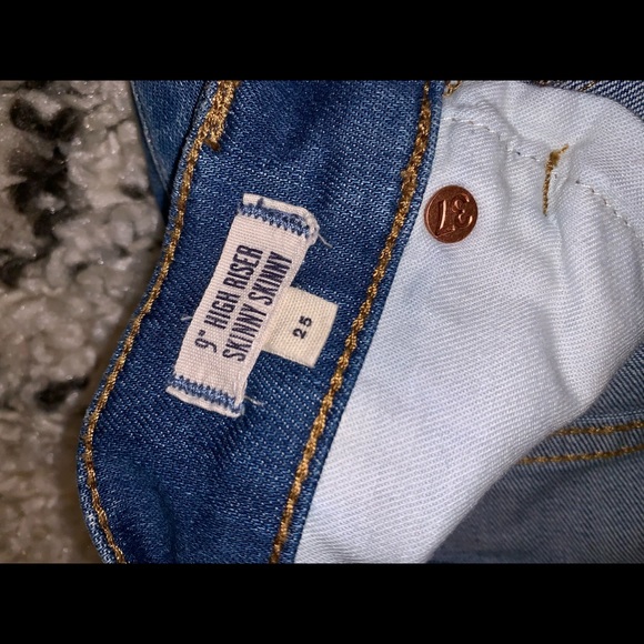 Madewell 9" High-Rise Skinny Jeans in Sadie Wash - Picture 4 of 13